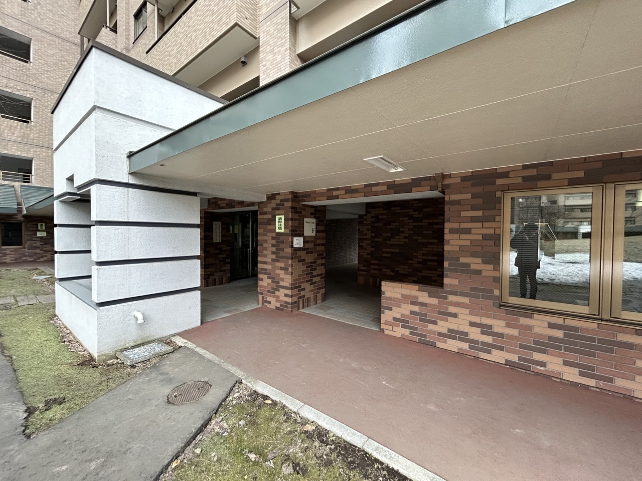 5台のエレベーターが部屋位置ごとに分かれており、余計な人の出入りがありません。そのため防犯面に優れています。