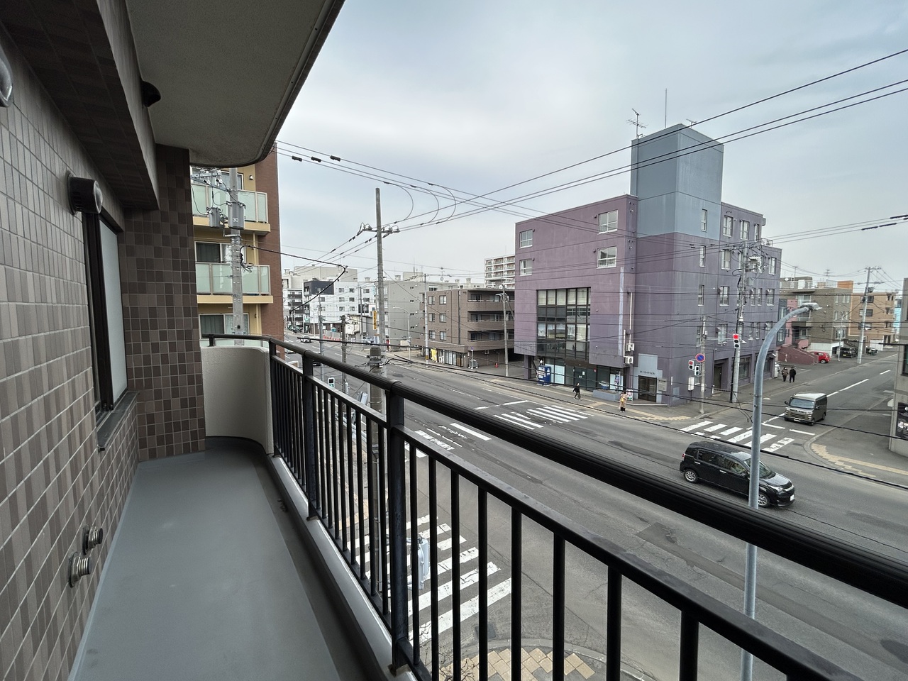 住戸東側のバルコニーです