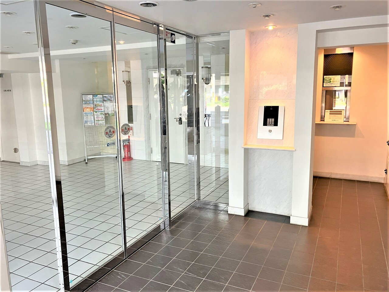 エントランスはオートロック完備で安心です