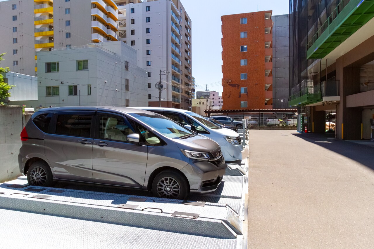 駐車場はロードヒーティングが敷設されています