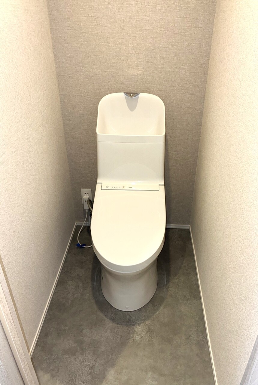 トイレも新しく交換しました