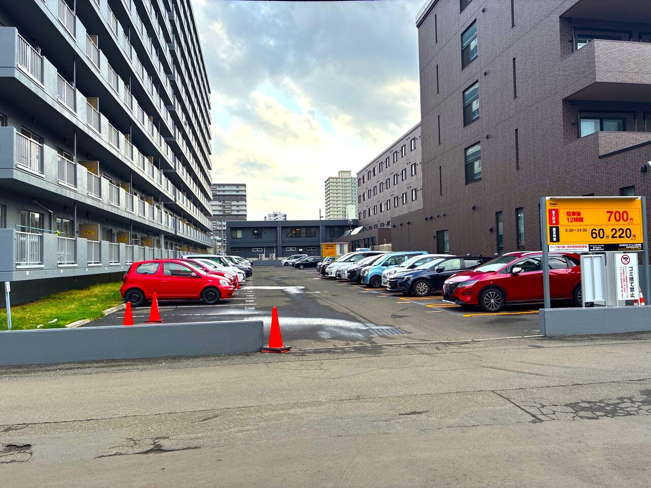 駐車場の一部スペースはコインパーキングになっています