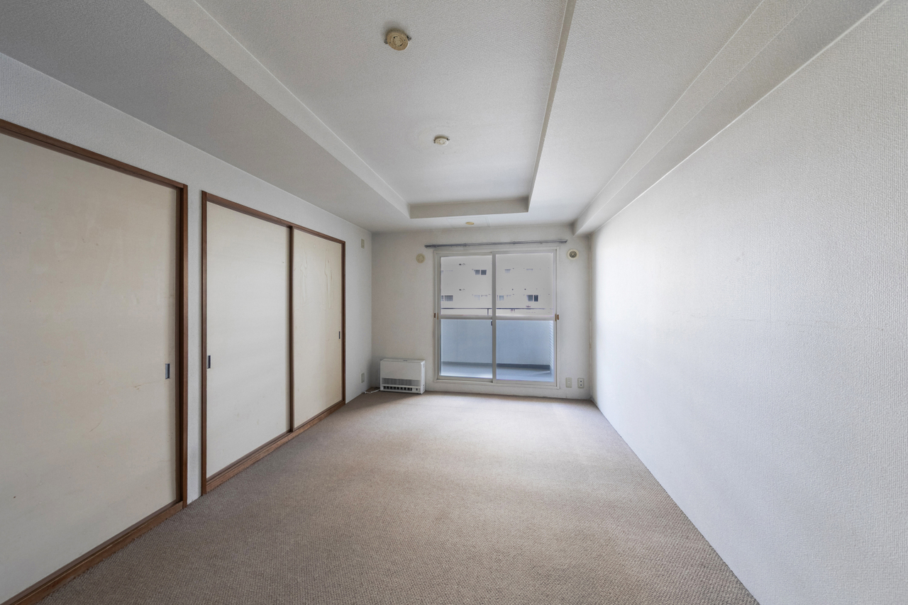 長方形の間取は1面が壁になっており、ダイニングと分けても良し。家具の配置がしやすい仕様になっています。