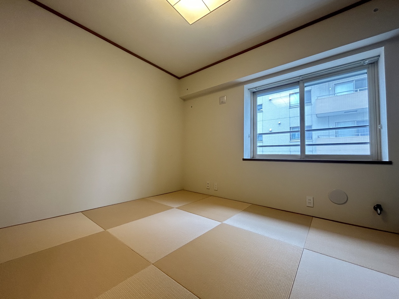 6.3帖の和室です。琉球畳が使用されており、デザイン性と畳の温かみを両立しています。