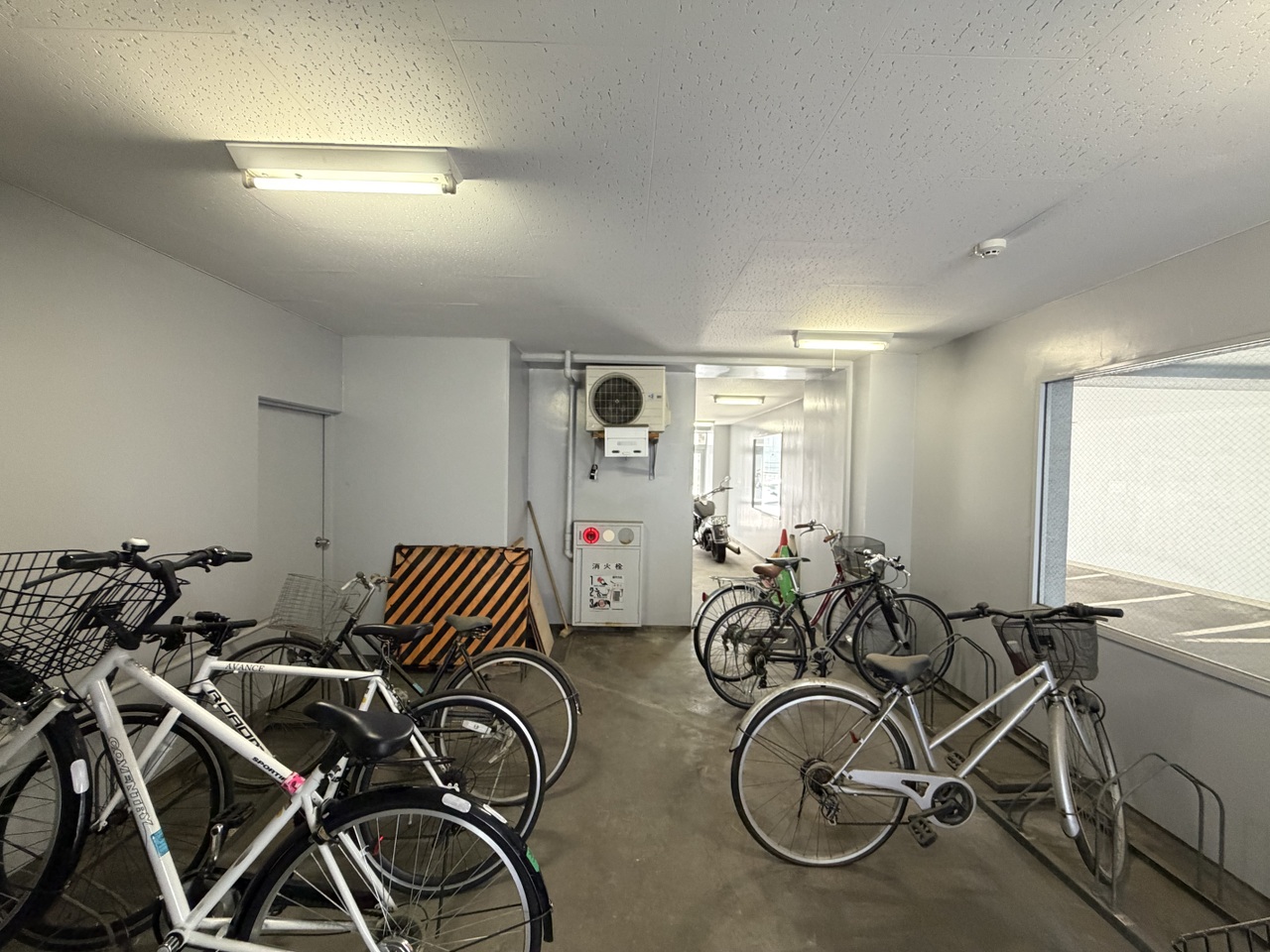 敷地内駐輪場です。最新の空き状況については物件担当者にご確認ください。