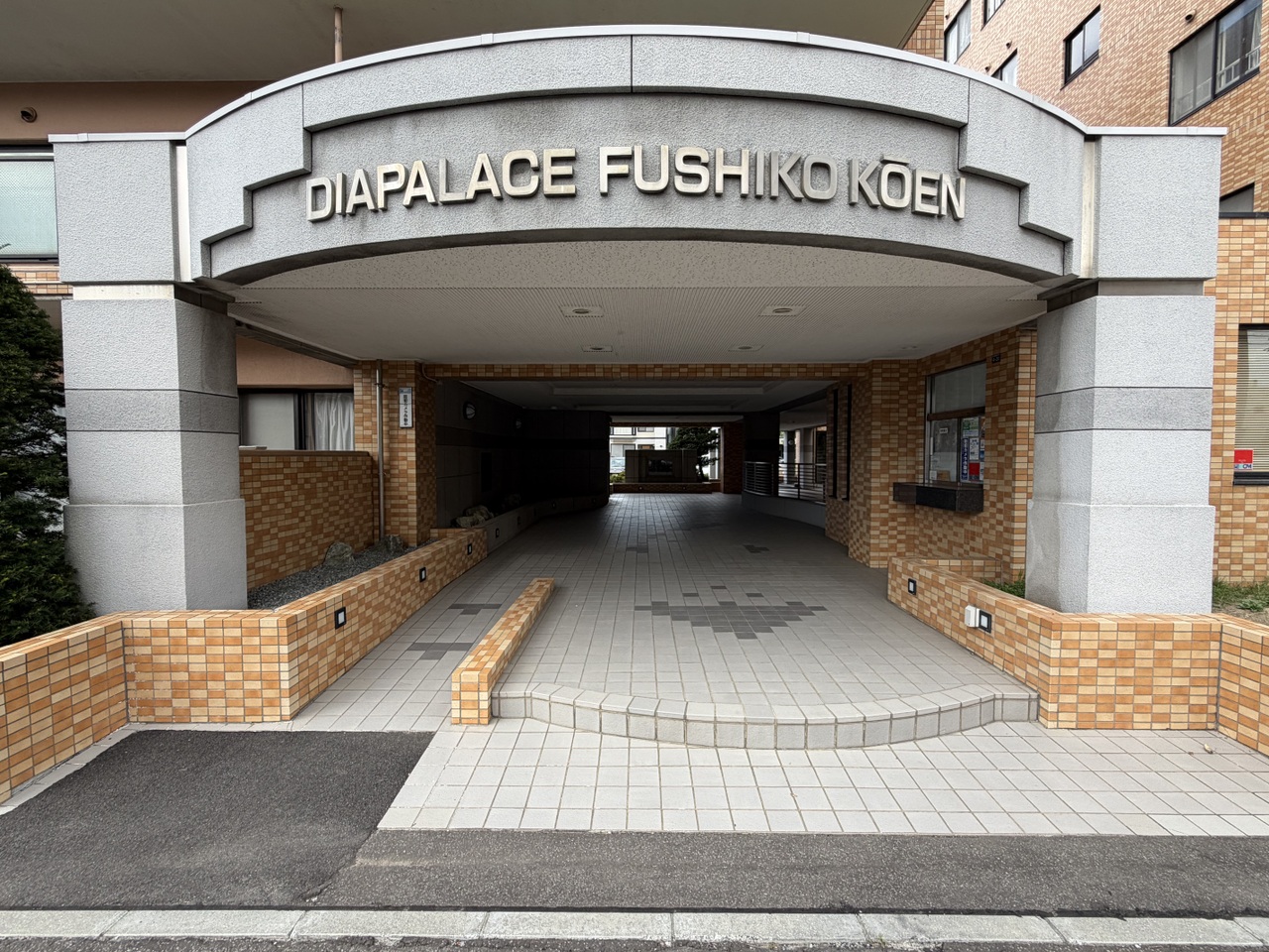 マンションのエントランスです。