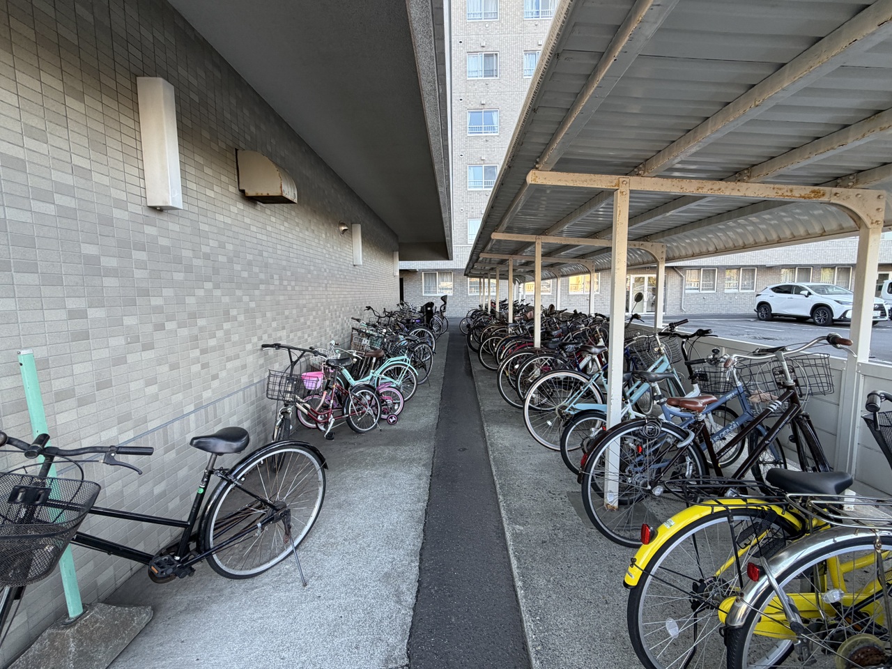 敷地内駐輪場です。最新の空き状況は物件担当者までお問い合わせください。