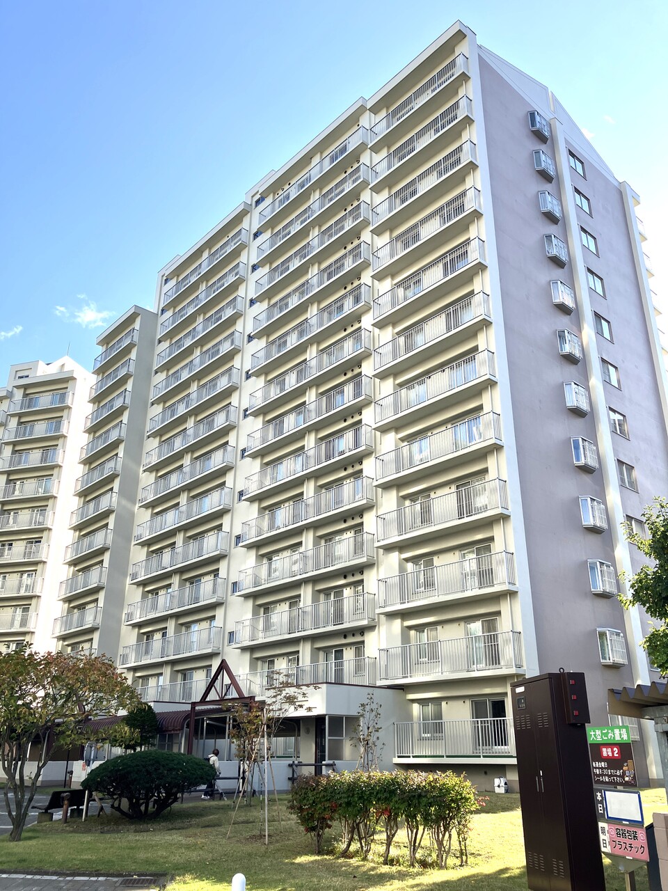 地下鉄大谷地駅徒歩4分、総戸数418戸、Eコート73戸、大規模マンションの1室のご紹介です。平成元年9月築。