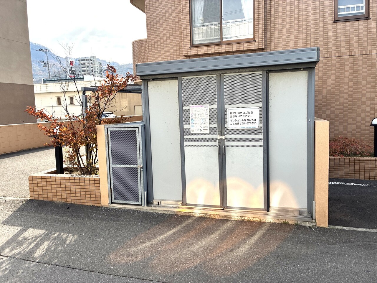 ゴミステーションは敷地内に設置しています