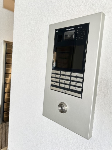 モニター付オートロックシステムです。