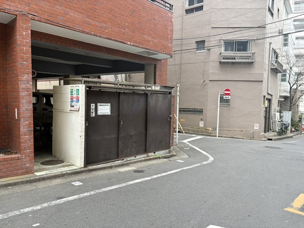 【共用部】総戸数23戸のマンション。2沿線2駅が利用可能。毎日の通勤・通学はもちろん、公共機関を利用してのお出かけにも便利な立地です。