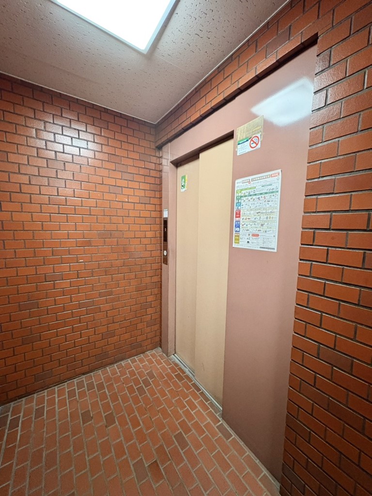 【共用部】管理形態は日勤のため、お手入れが行き届いています。お引き渡し時期など、詳しくはお気軽にお問い合わせください。お待ちしております。