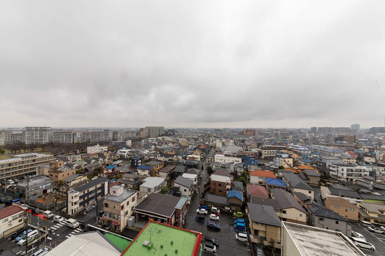 【住戸からの眺望】13階部分からの眺望です。高層階ならではの開放的な景色が広がります。※眺望は将来に渡って保証されるものではありません。