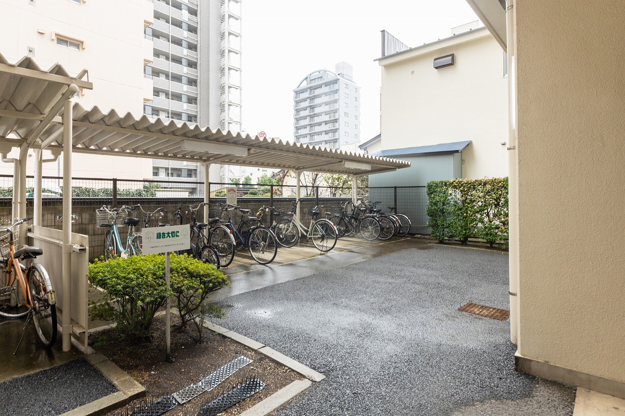 【駐輪場】敷地内に駐輪場が設けられています。最新の空き状況など、詳細はお気軽にお問い合わせください。