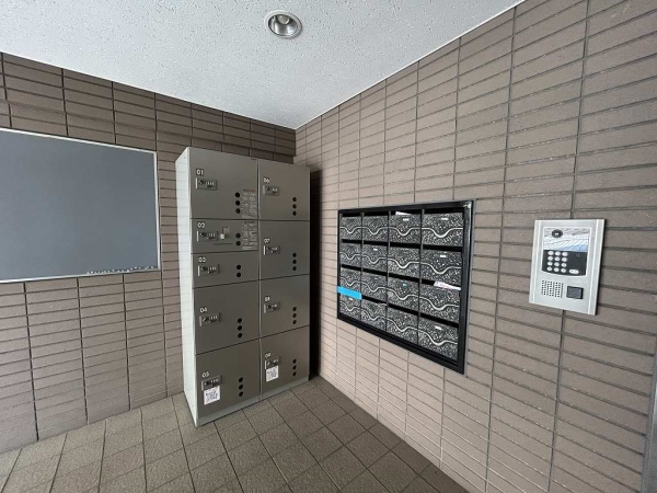 安心のオートロック、便利な宅配ボックス付き