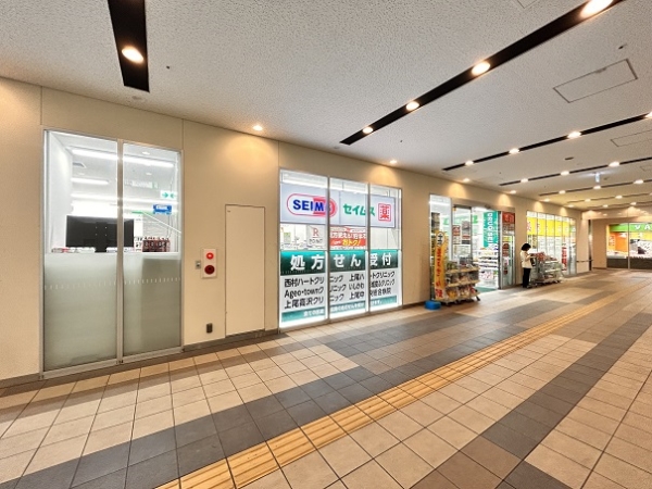 １階ドラックストアセイムス　