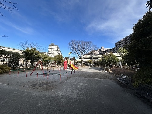 敷地内公園は居住者で賑わいます。