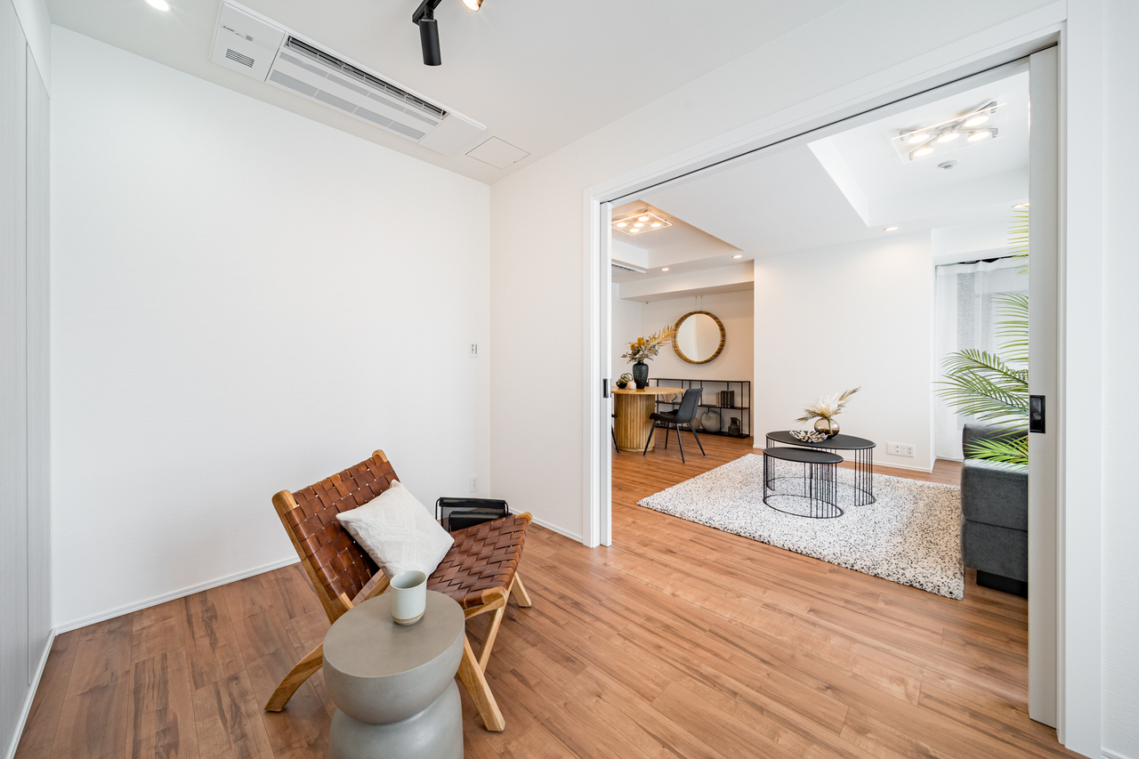 【洋室/約6.3帖】各洋室にはクローゼットが備わっており、住空間を有効活用していただけます。※家具・調度品等は販売価格に含みません。