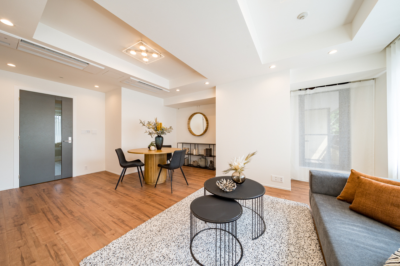 【リビングダイニング/約15.5帖】天井高は約2650mmと開放感があります。ゆったりとご家族団欒の時間をお過ごしいただけます。※家具・調度品等は販売価格に含みません。