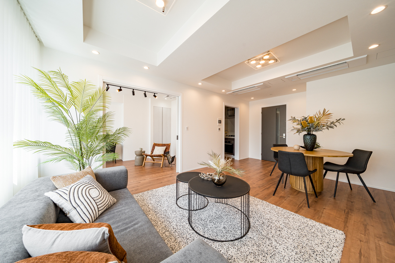 【リビングダイニング/約15.5帖】リビング・ダイニングを区分けして家具を配置できるレイアウトです。お好みのインテリアを配置して、空間作りを楽しめます。※家具・調度品等は販売価格に含みません。