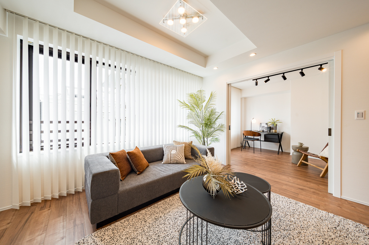 【リビングダイニング/約15.5帖】全居室にエアコンが設置されており、初期費用が抑えられます。※家具・調度品等は販売価格に含みません。