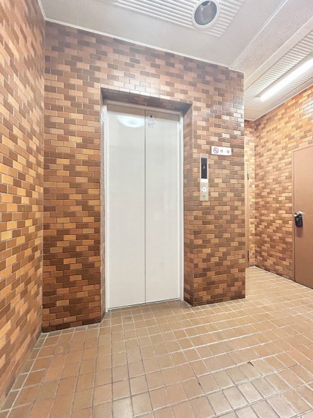 エレベーターは1基搭載