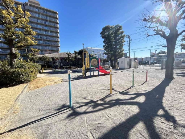 敷地内に遊べる公園あり