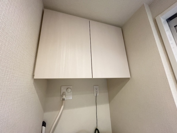 洗濯機上部吊戸棚あり