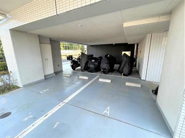 敷地内駐車場及びバイク置場