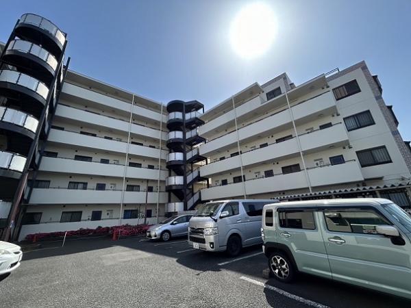 73戸のマンションです