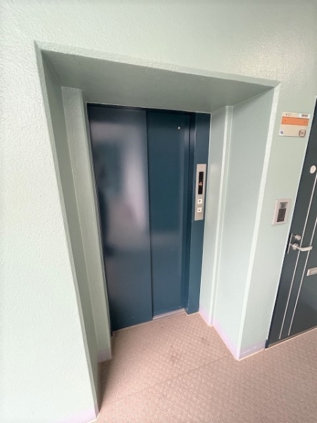 4階エレベーター