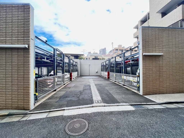 屋外の機械式駐車場です。
