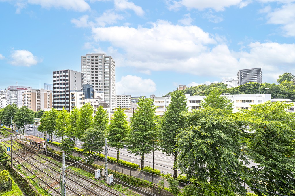 【住戸からの眺望写真】緑が望め、自然を身近に感じることができます。ぜひ、実際にご体感ください。※眺望は将来にわたって保証するものではありません。