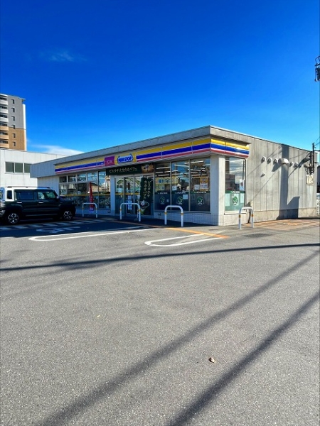 ミニストップ新白岡東口店徒歩２分（約１２０ｍ）