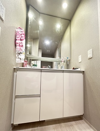 ３面鏡、シャンプードレッサー付