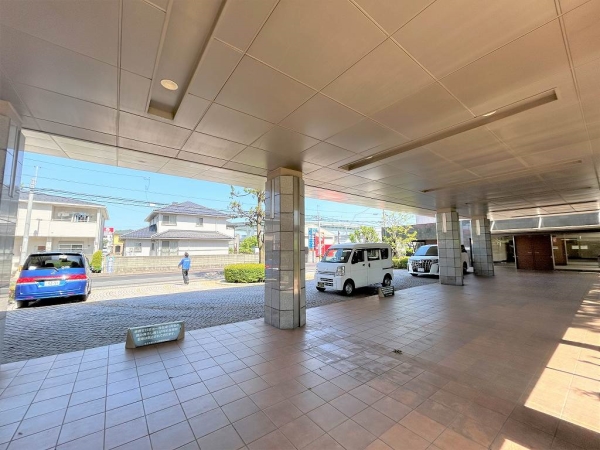 数台分駐車可能なエントランス車寄せ