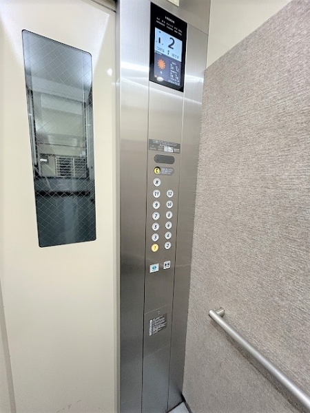 エレベーター3基あり