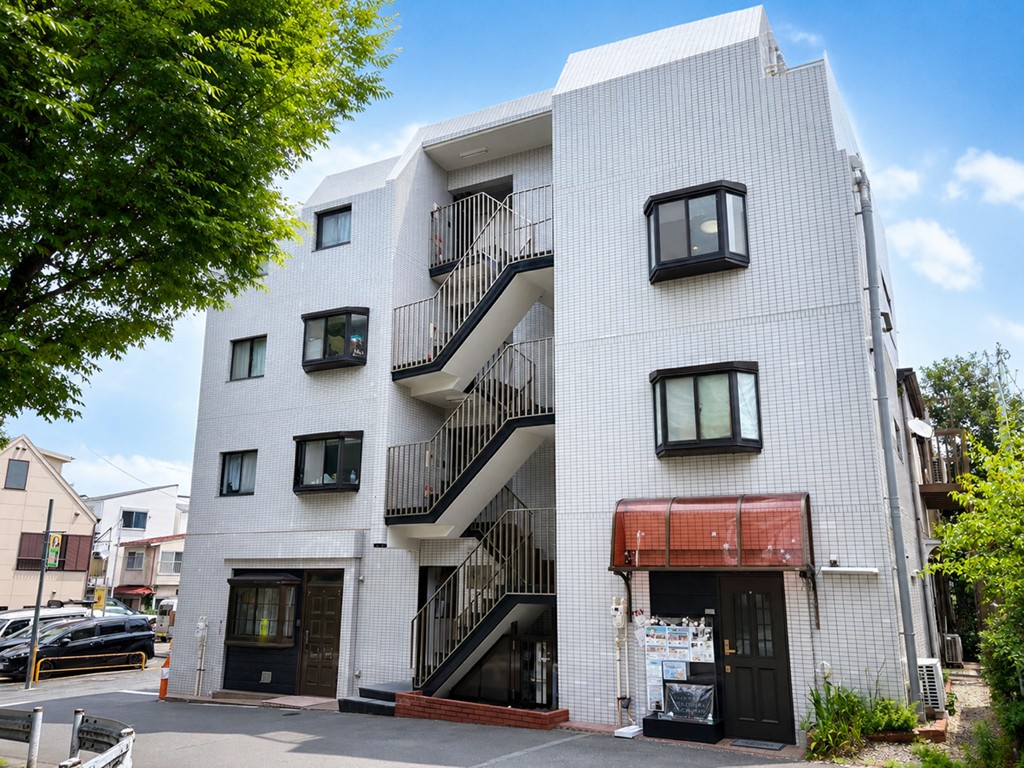【キャピタルビュー滝野川】都営三田線「西巣鴨」駅・都電荒川線「滝野川一丁目」駅まで徒歩8分。複数沿線利用可能で便利な立地です。新耐震基準マンション、南向き角住戸。