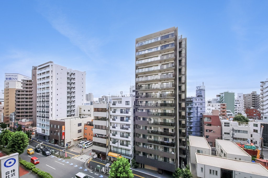 【住戸からの眺望】8階部分のため、眺望良好です。天気の良い日には心地よい青空を楽しめそうです。※眺望は将来にわたって保証されるものではありません。