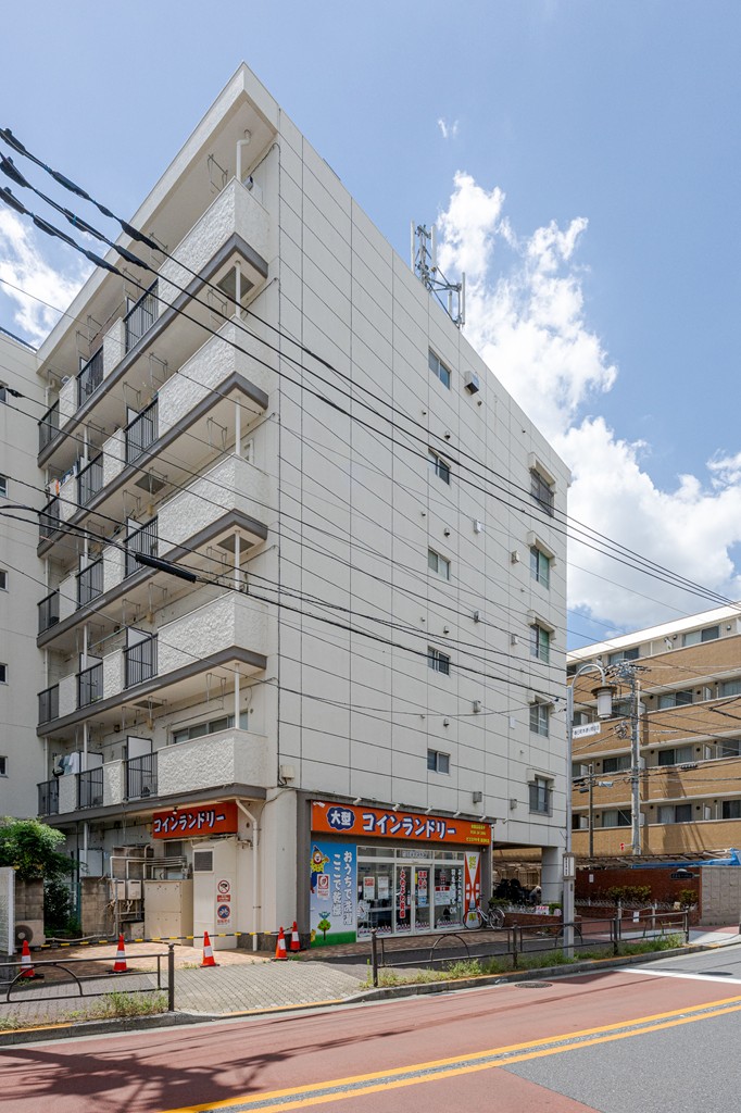 【現地外観写真】西武池袋線「豊島園」駅は始発駅。混雑しがちな朝の通勤ラッシュ時でも座れる可能性が高く、快適に移動できそうです。