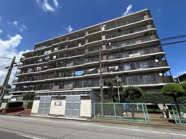 A棟・B棟 併せて総戸数133戸の大規模マンションです。
