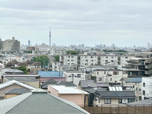 南東側は東京スカイツリーを望みます（天候による）。