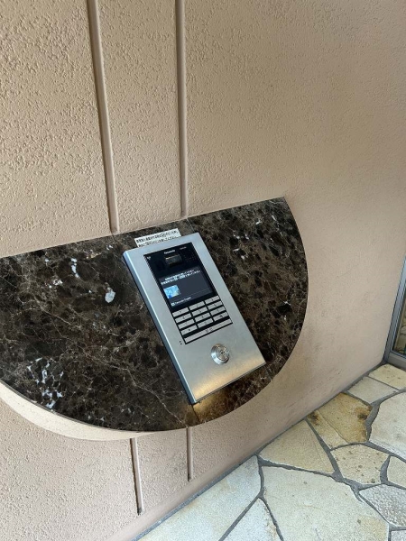 エントランスはオートロック付きです