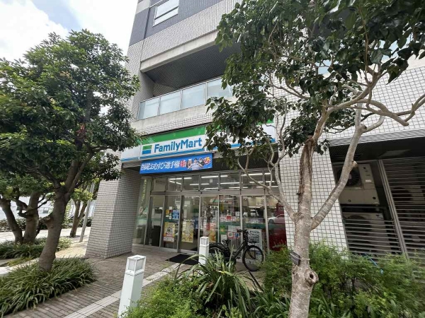 ファミリーマート東池袋春日通店まで徒歩1分（約10m）
