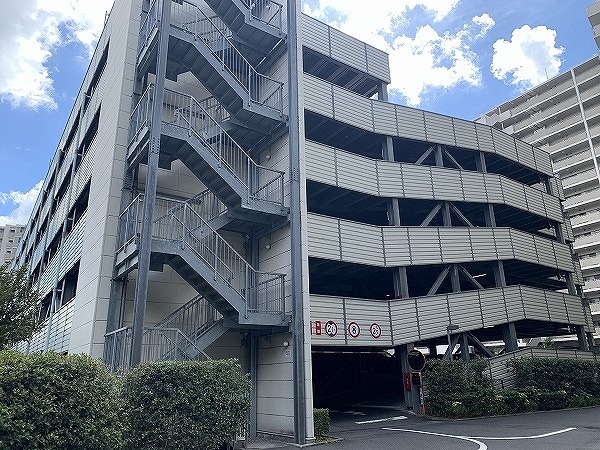 敷地内駐車場（月額1400～8500円）