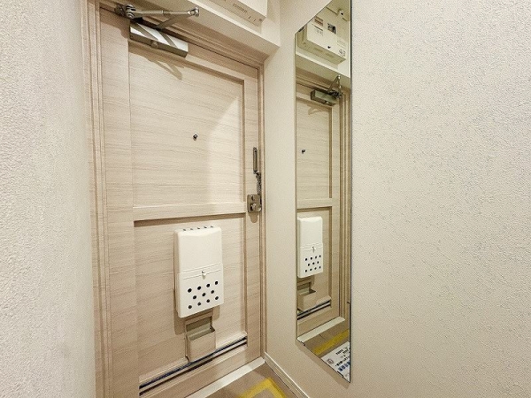 姿見付きの玄関