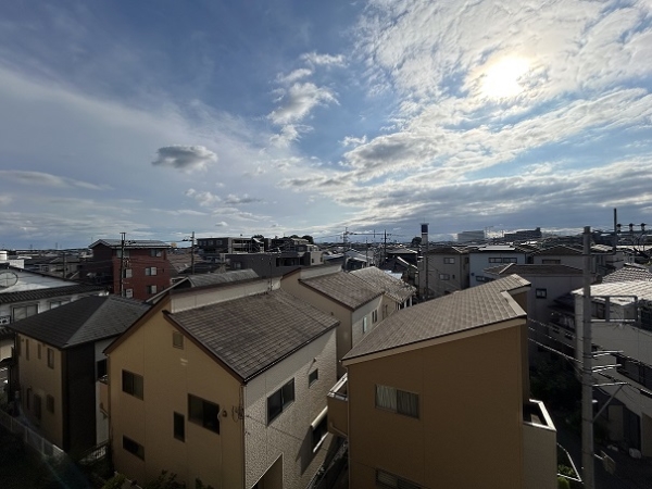 前は戸建てとなっており、眺望良好です