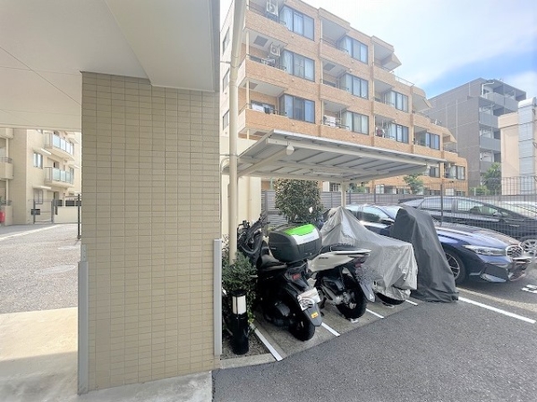 敷地内バイク置場