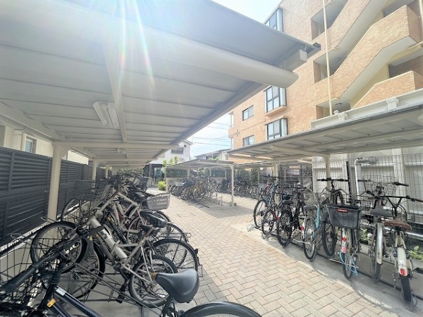 敷地内　自転車置場