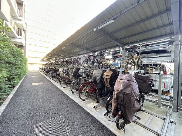 屋根付きの駐輪場